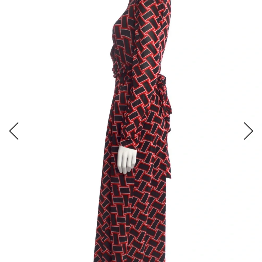 Diane von Furstenburg wrap dress, size SMALL - Picture 3 of 4